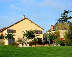 Koko talo/asunto Domaine des Ormeaux (Ajat, Ranska)