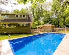 Hele huset/lejligheden (Pool Open Till November 02!) Gorgeous Union Pier Home With Private Pool! (Union Pier, USA)