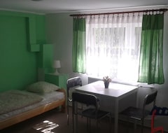 Hostel 52 (Zabrze, Polonya)