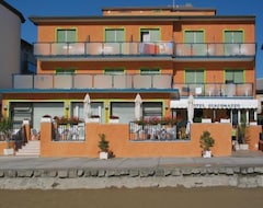 Hotelli Giacomazzo (Caorle, Italia)