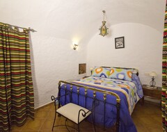 Casa rural Cuevas Olmos (Purullena, Španjolska)