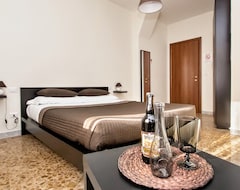 Hotel La Mela Di Roma Guest House (Rim, Italija)