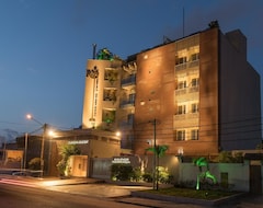 Khách sạn Roots Hotel Apartments (Abidjan, Ivory Coast)