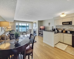 Entire House / Apartment Waterfront Condo #227 At Edgewater Inn (Charlevoix, USA)