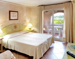 Hotel Colonna Beach  & Residence (Golfo di Marinella, Italy)
