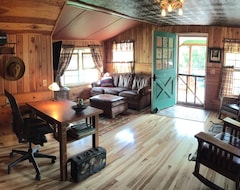 Entire House / Apartment Clean Cabin Downtown, Fresh Renovation Of 1919 Classic (Maupin, USA)