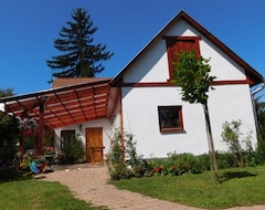 Khách sạn Rusztikus Apartmanház Látrány (Balatonlelle, Hungary)