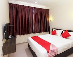 Oyo 43915 T P Hotel (Sitiawan, Malaysia)