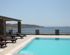 Huoneistohotelli En Plo (Agios Romanos, Kreikka)