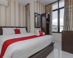 Hotel RedDoorz Plus @ Paal 2 Manado (Manado, Indonezija)