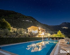 Casa rural Podere Sotto il cielo di Toscana casa vacanze con 5 monolocali indipendenti 2 bungalowe nell uliveto piscina parcheggio Only adults Pet friendly (Camaiore, Ý)