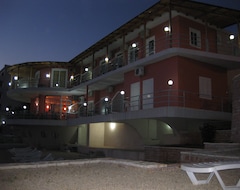 Hotel Delfini (Sarande, Albanija)