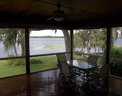 Toàn bộ căn nhà/căn hộ 3-bedroom Lakefront Villa With Three Kayaks (Hernando, Hoa Kỳ)