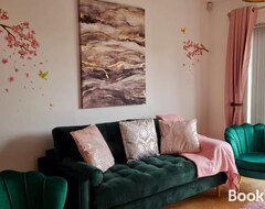 Cijela kuća/apartman Emerald Blossom-central Warrington, Luxurious Yet Homely, Wifi, Secure Parking (Warrington, Ujedinjeno Kraljevstvo)
