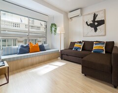 Koko talo/asunto Uusi Moderni Ja Valoisa Huoneisto, Kunnostettu Raatihuoneentori Yhdessä (Valencia, Espanja)