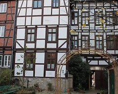 Otel Am Dippeplatz (Quedlinburg, Almanya)