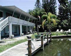 Otel Flamingo Bayside Suites (Fort Myers Beach, ABD)