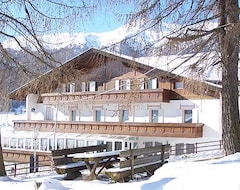 Otel Etschquelle (Graun im Vinschgau, İtalya)