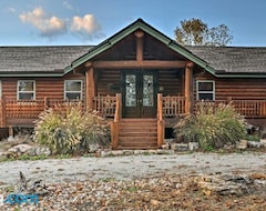 Koko talo/asunto Huge Log Cabin With Deck - 5 Mins To Table Rock Lake! (Shell Knob, Amerikan Yhdysvallat)