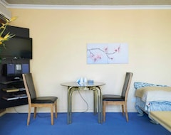 Hotel Cottages For Two (Cowes, Australia)