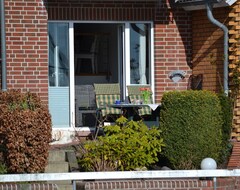 Cijela kuća/apartman Very Quiet Apartment With Terrace On The Water Side / To The Small Marina (Cuxhaven, Njemačka)