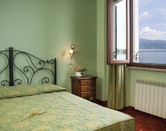 Hotel Bartabel (Gargnano, Italy)