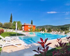 Khách sạn Residence Corte del Bosco (Garda, Ý)