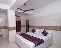 Otel OYO 12911 Velvet inn (Delhi, Hindistan)