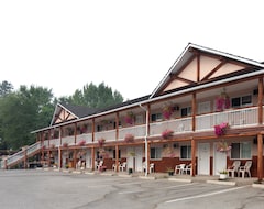 Khách sạn Log Cabin Motel (Penticton, Canada)