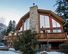 Khách sạn Ambleside Lodge B&B (Canmore, Canada)