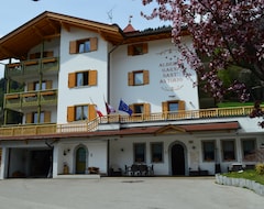 Pensión Hotel Garni Sant'Antonio Con Spa (Madonna di Campiglio, Italia)