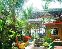 Otel Islandfront Cottages And Restaurant (El Nido, Filipinler)