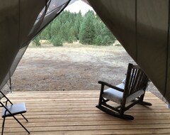 Entire House / Apartment Glamping, Nature Service, River Access, Butterfly Pavilion, Siskiyou Nat. Forest (Cave Junction, USA)