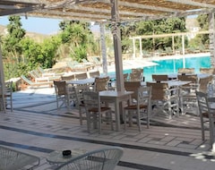 Armadoros Hotel / Ios Backpackers (Ios - Chora, Grecia)