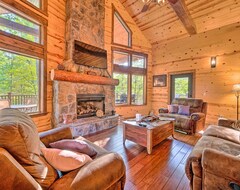Cijela kuća/apartman Creekside Cabin With Deck, Hot Tub And Fire Pit! (Broken Bow, Sjedinjene Američke Države)