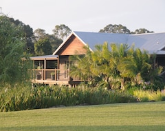 Hotel Lilies On Lovedale Estate - Heated Pool And Spa (Lovedale, Australia)