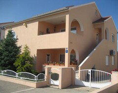 Casa/apartamento entero Apartment Nedoklan (Vodice, Croacia)