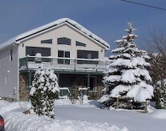Khách sạn Mountain House (Collingwood, Canada)