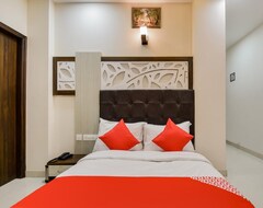 Oyo 69690 Hotel Green Wood (Jaipur, Hindistan)
