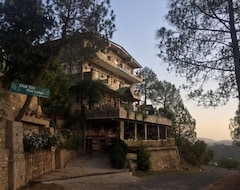 Khách sạn Club Ten Pine Lodge (Nainital, Ấn Độ)