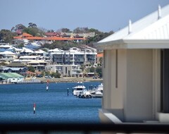 Hotel Between The River And The Sea (Fremantle, Australija)