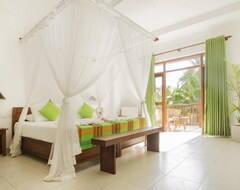 Khách sạn Rockside Beach Resort (Induruwa, Sri Lanka)