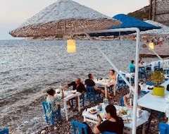 Giritli Rum Meyhanesi & Butik Otel (Karaburun, Türkiye)
