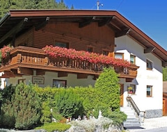 Hotelli Haus Blick zum Wasserfall (St. Leonhard im Pitztal, Itävalta)