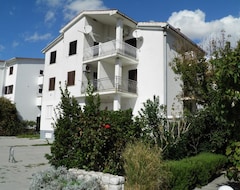 Hotel Holiday Apartment With Terrace And Air Conditioning (Batomalj, Hrvatska)