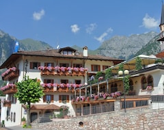 Hotel Opinione Dimora Storica (San Lorenzo in Banale, İtalya)
