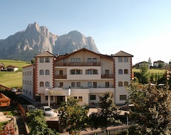 Khách sạn Castel Oswald von Wolkenstein (Kastelruth, Ý)