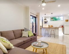 Entire House / Apartment Spacious Apartment In Trendy Cafe Precinct (Brisbane, Australia)