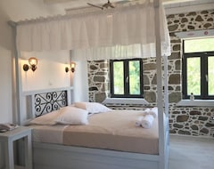 Otel Kontias Traditional Residences (Varos, Yunanistan)