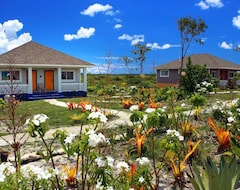 Rollezz Villas Beach Resort (Old Bight, Bahamas)